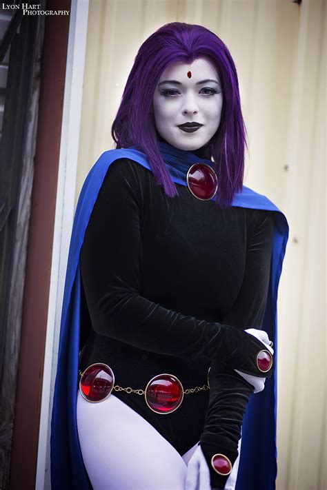 cosplay raven